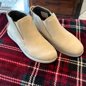 OluKai Hawai‘iloa Manu Hope booties for sale